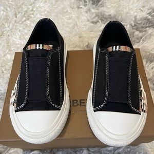 BURBERRY KIDS SHOES